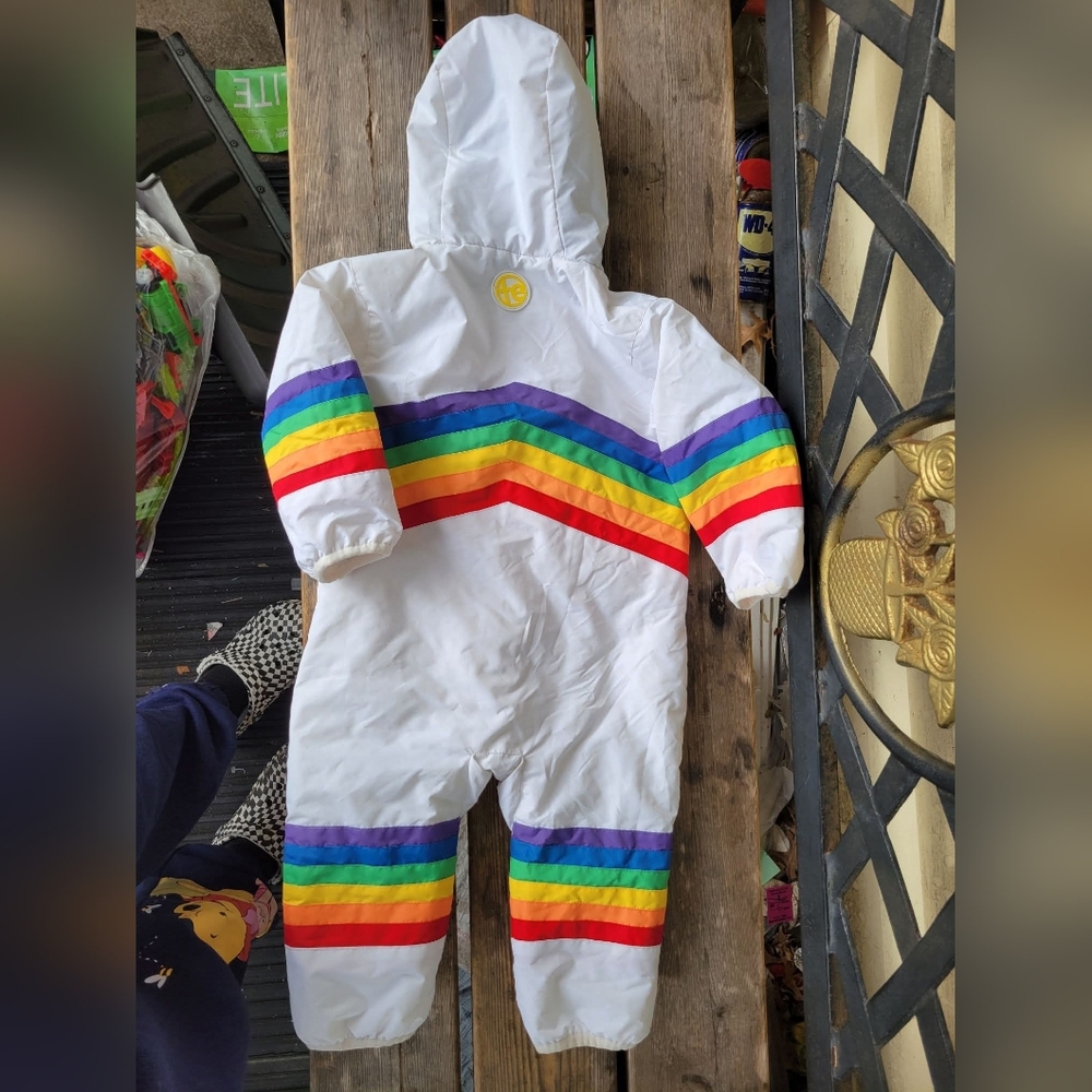 TIPSY ELVES SZ 18-24M VGUC 1 pc WHITE w/ RAINBOW ๐ aplique SNOWSUIT w/ Hood - Picture 7 of 8